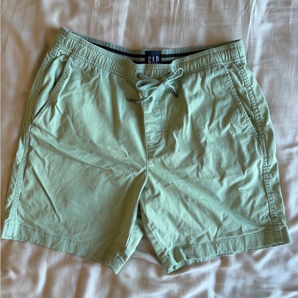 GAP Men's Light Green shorts
